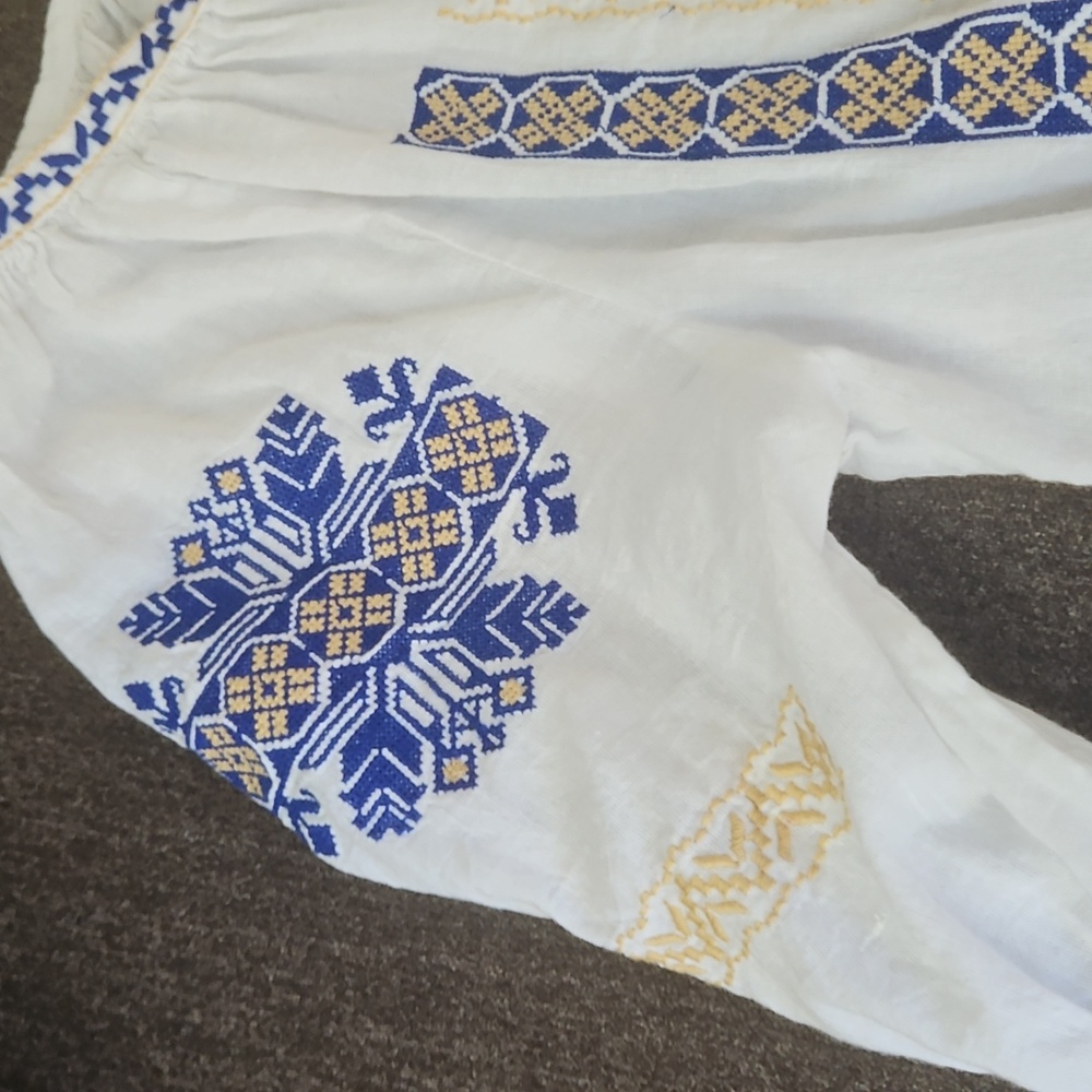 Maxi-ie White Blouse with Blue and Gold Embroidery - Picture 2 of 5